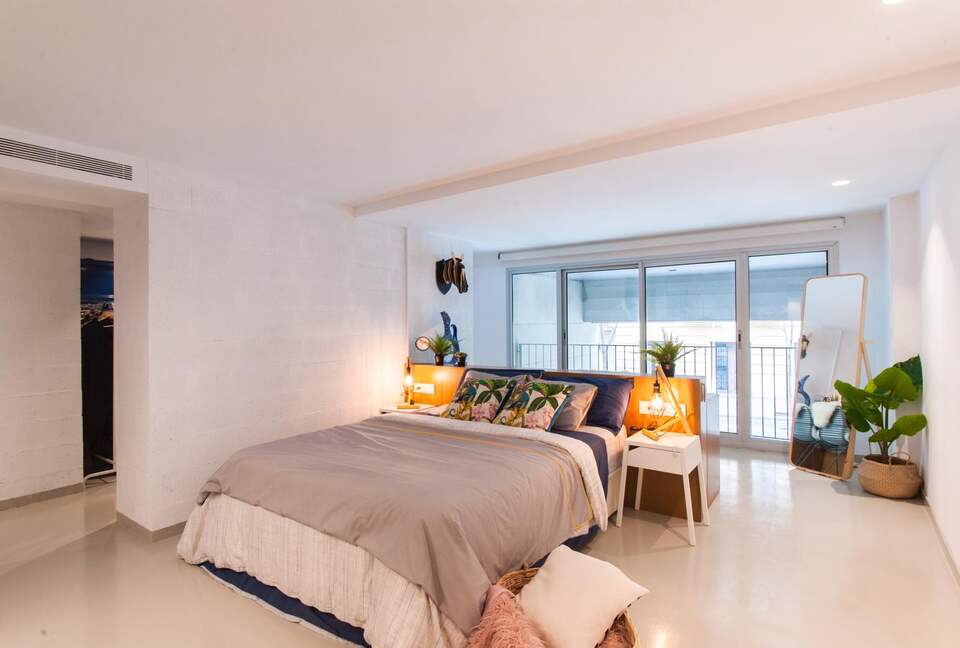 Spacious Two-Level Retreat in Central Barcelona - Barcelona, Spain