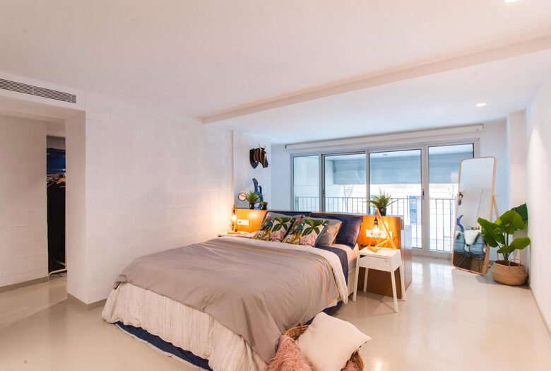 Spacious Two-Level Retreat in Central Barcelona - Barcelona, Spain