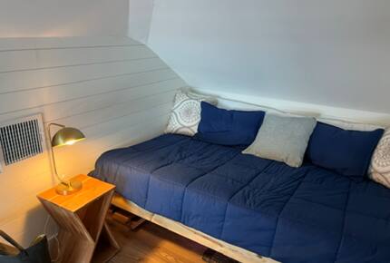 Second bedroom with queen bed