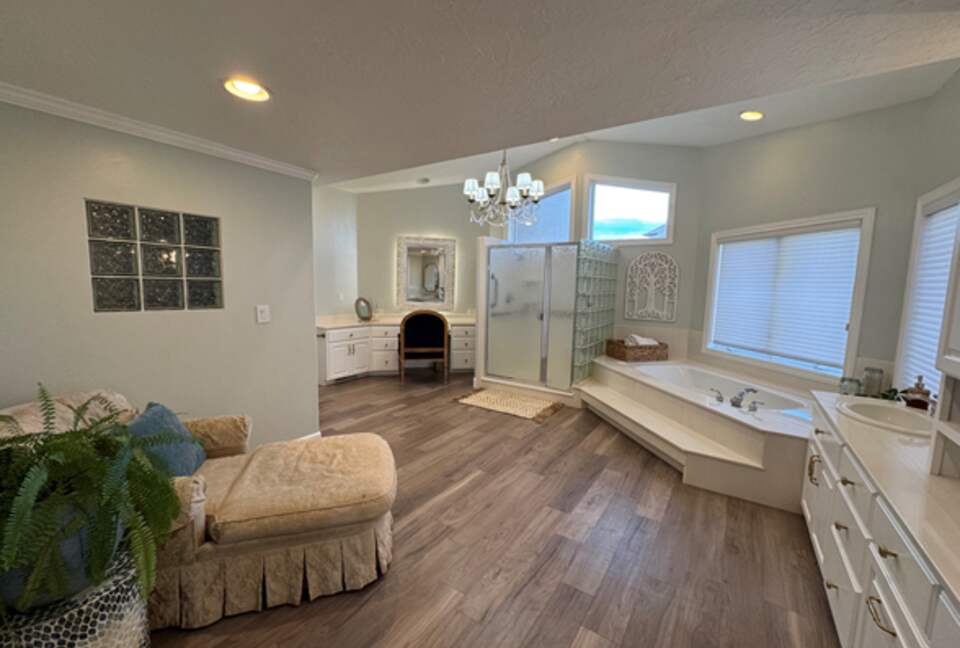 Elegant Idaho Home Overlooking the Snake River - Burley, Idaho