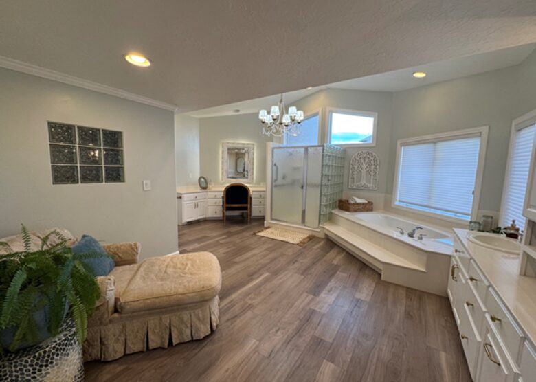 Elegant Idaho Home Overlooking the Snake River - Burley, Idaho