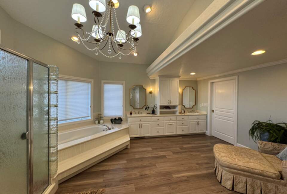 Elegant Idaho Home Overlooking the Snake River - Burley, Idaho