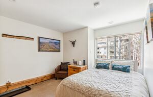 Warm Alpine Getaway Minutes from Vail Village - Vail, Colorado