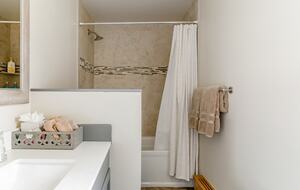 Warm Alpine Getaway Minutes from Vail Village - Vail, Colorado