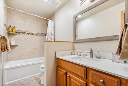 Warm Alpine Getaway Minutes from Vail Village - Vail, Colorado