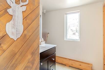 Warm Alpine Getaway Minutes from Vail Village - Vail, Colorado