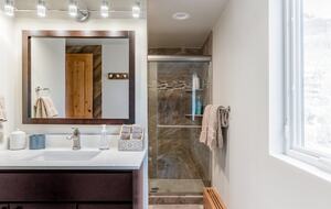 Warm Alpine Getaway Minutes from Vail Village - Vail, Colorado