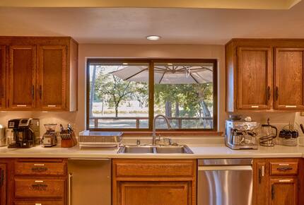 Howell Mountain Vineyard Retreat - Angwin, California