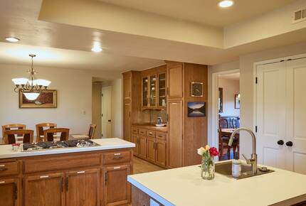 Howell Mountain Vineyard Retreat - Angwin, California