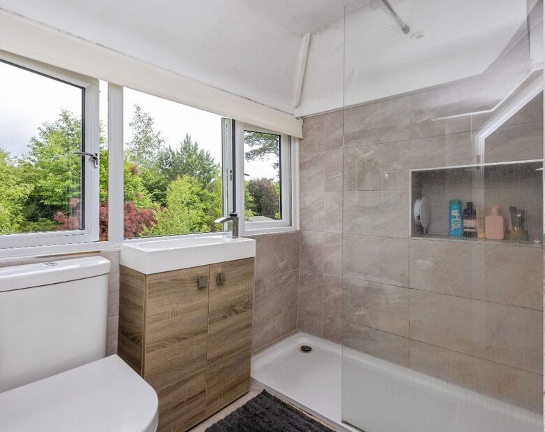 A Gracious Family Home in a Prestigious Semi-Rural Setting - Farnham, United Kingdom