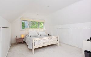 A Gracious Family Home in a Prestigious Semi-Rural Setting - Farnham, United Kingdom