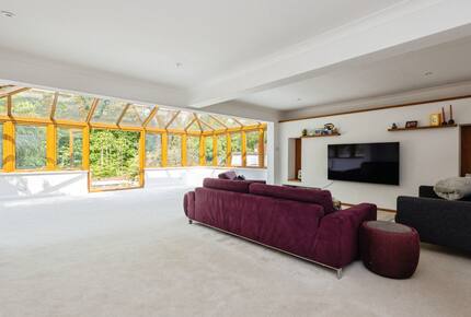 A Gracious Family Home in a Prestigious Semi-Rural Setting - Farnham, United Kingdom