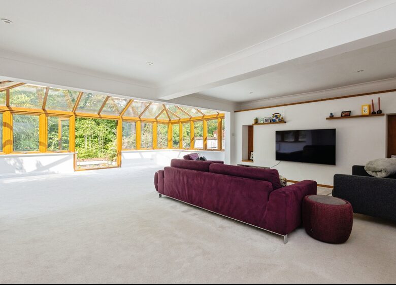 A Gracious Family Home in a Prestigious Semi-Rural Setting - Farnham, United Kingdom