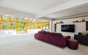 A Gracious Family Home in a Prestigious Semi-Rural Setting - Farnham, United Kingdom