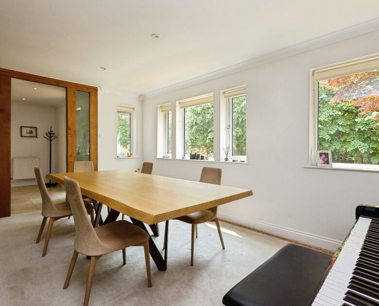 A Gracious Family Home in a Prestigious Semi-Rural Setting - Farnham, United Kingdom