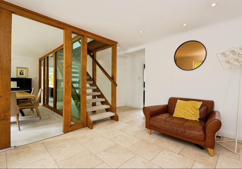 A Gracious Family Home in a Prestigious Semi-Rural Setting - Farnham, United Kingdom