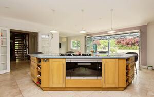 A Gracious Family Home in a Prestigious Semi-Rural Setting - Farnham, United Kingdom