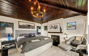 Restored 1925 Hillside Retreat Above Los Angeles - Los Angeles, California