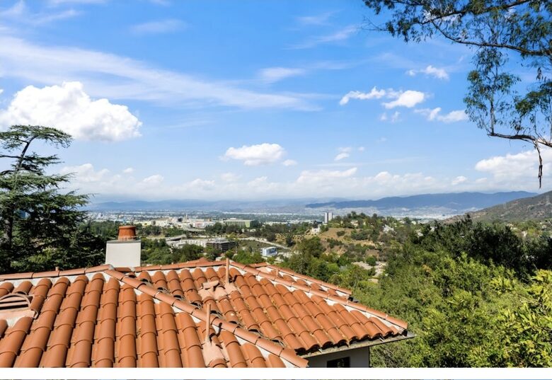 Restored 1925 Hillside Retreat Above Los Angeles - Los Angeles, California