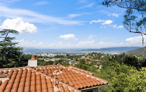 Restored 1925 Hillside Retreat Above Los Angeles - Los Angeles, California
