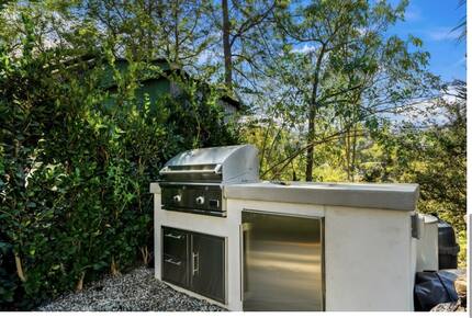 Restored 1925 Hillside Retreat Above Los Angeles - Los Angeles, California