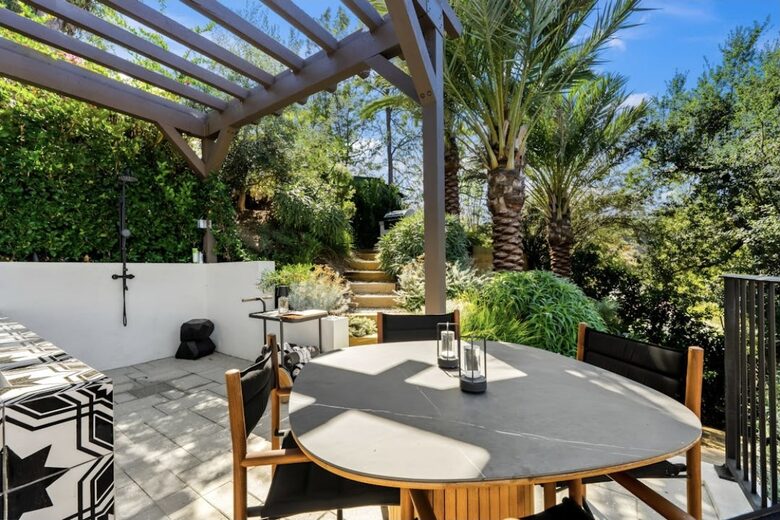 Restored 1925 Hillside Retreat Above Los Angeles - Los Angeles, California