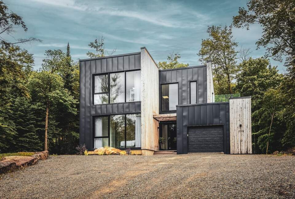 Contemporary Forest Escape Near Mont-Tremblant - Les Laurentides, Canada