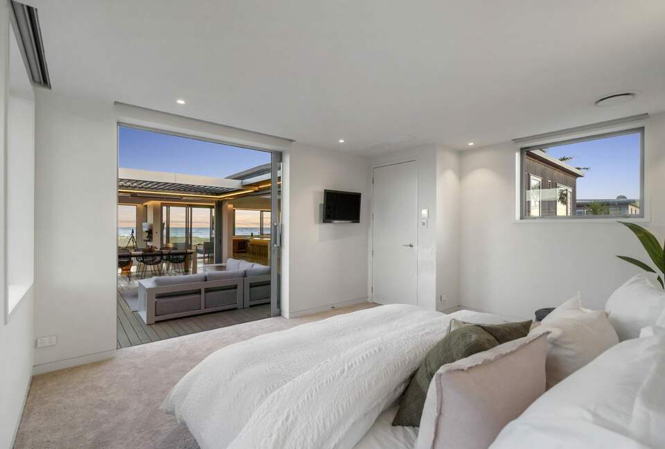 Omaha Waterfront Haven with Pool and Ocean Views - Omaha, New Zealand