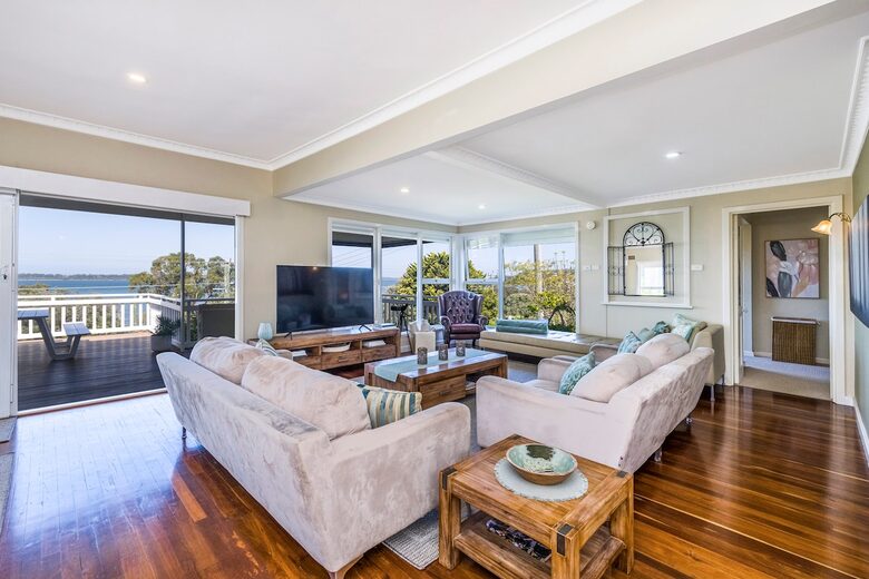 Refined Coastal Haven Near Dawesville’s Best Beaches - Dawesville, Australia