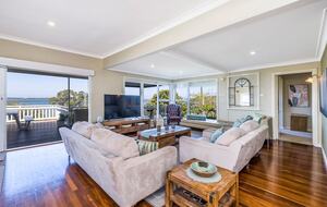 Refined Coastal Haven Near Dawesville’s Best Beaches - Dawesville, Australia