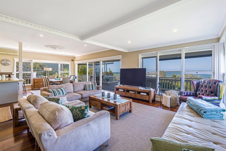 Refined Coastal Haven Near Dawesville’s Best Beaches - Dawesville, Australia