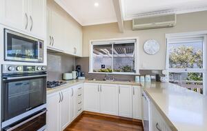 Refined Coastal Haven Near Dawesville’s Best Beaches - Dawesville, Australia