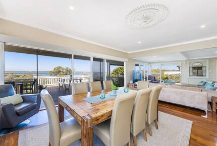 Refined Coastal Haven Near Dawesville’s Best Beaches - Dawesville, Australia