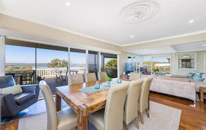 Refined Coastal Haven Near Dawesville’s Best Beaches - Dawesville, Australia