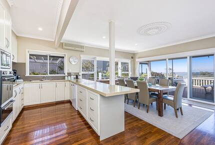 Refined Coastal Haven Near Dawesville’s Best Beaches - Dawesville, Australia