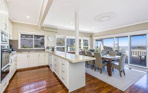Refined Coastal Haven Near Dawesville’s Best Beaches - Dawesville, Australia