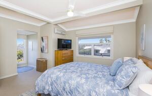 Refined Coastal Haven Near Dawesville’s Best Beaches - Dawesville, Australia