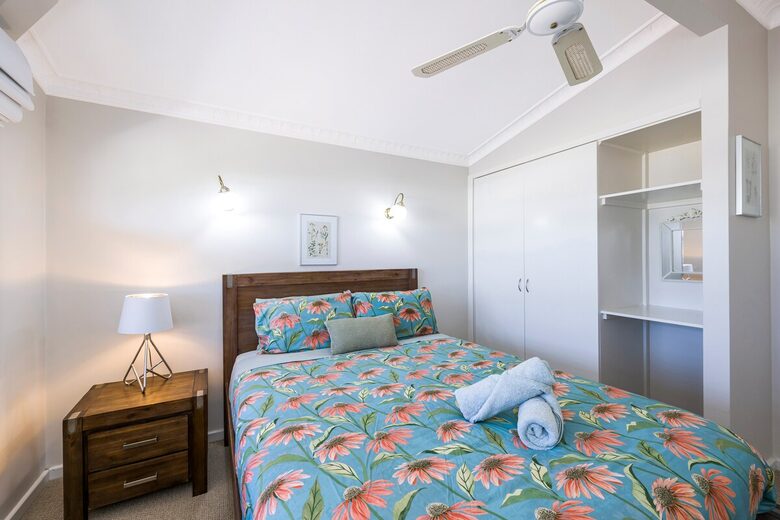 Refined Coastal Haven Near Dawesville’s Best Beaches - Dawesville, Australia