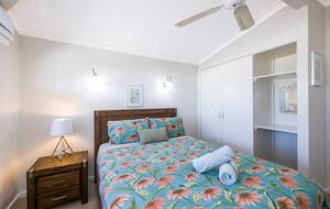 Refined Coastal Haven Near Dawesville’s Best Beaches - Dawesville, Australia