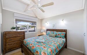 Refined Coastal Haven Near Dawesville’s Best Beaches - Dawesville, Australia