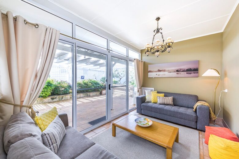 Refined Coastal Haven Near Dawesville’s Best Beaches - Dawesville, Australia