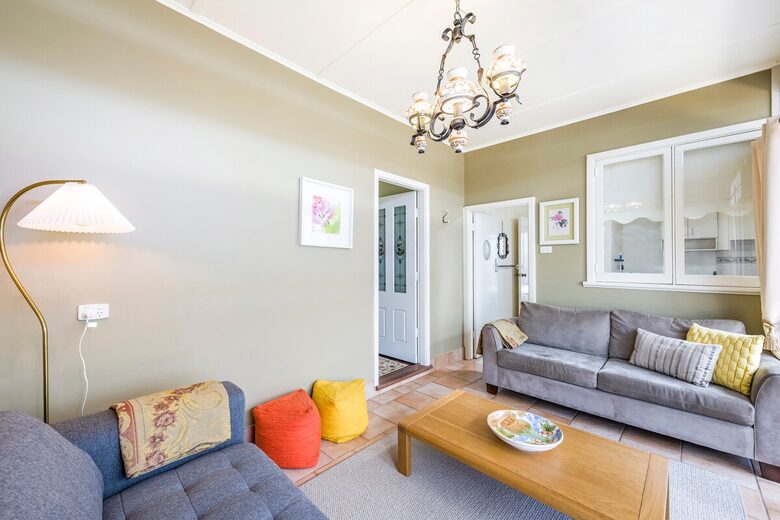 Refined Coastal Haven Near Dawesville’s Best Beaches - Dawesville, Australia