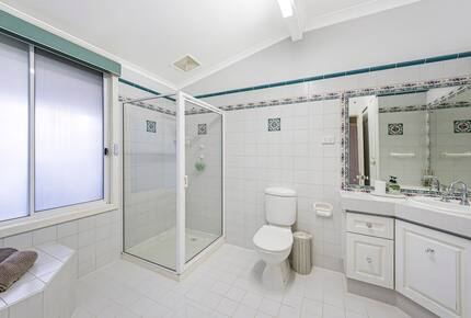 Refined Coastal Haven Near Dawesville’s Best Beaches - Dawesville, Australia