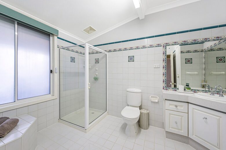 Refined Coastal Haven Near Dawesville’s Best Beaches - Dawesville, Australia