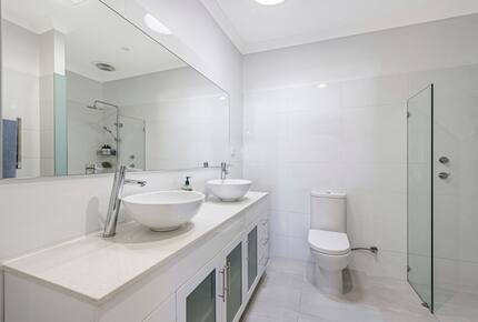 Refined Coastal Haven Near Dawesville’s Best Beaches - Dawesville, Australia