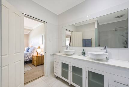 Refined Coastal Haven Near Dawesville’s Best Beaches - Dawesville, Australia