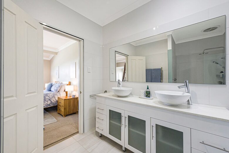 Refined Coastal Haven Near Dawesville’s Best Beaches - Dawesville, Australia