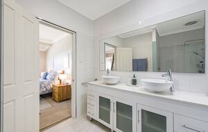 Refined Coastal Haven Near Dawesville’s Best Beaches - Dawesville, Australia