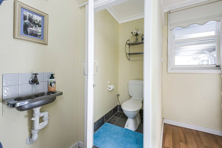 Refined Coastal Haven Near Dawesville’s Best Beaches - Dawesville, Australia