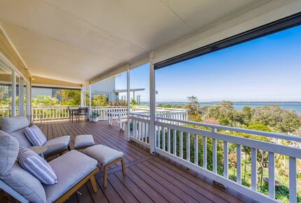Refined Coastal Haven Near Dawesville’s Best Beaches - Dawesville, Australia